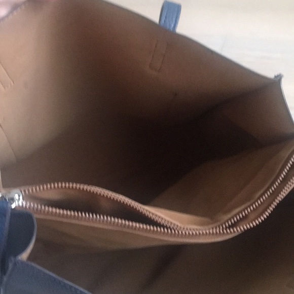 Tahari Navy Purse NWT w/camel suede-like inside - Picture 4 of 8